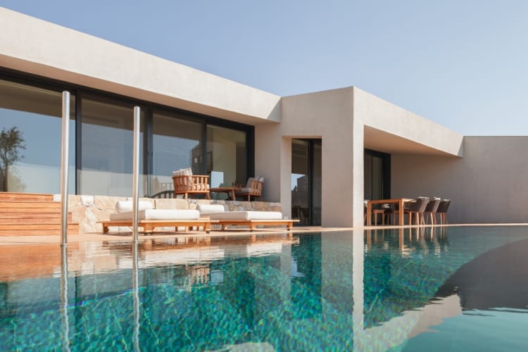 Outdoor lounge pool